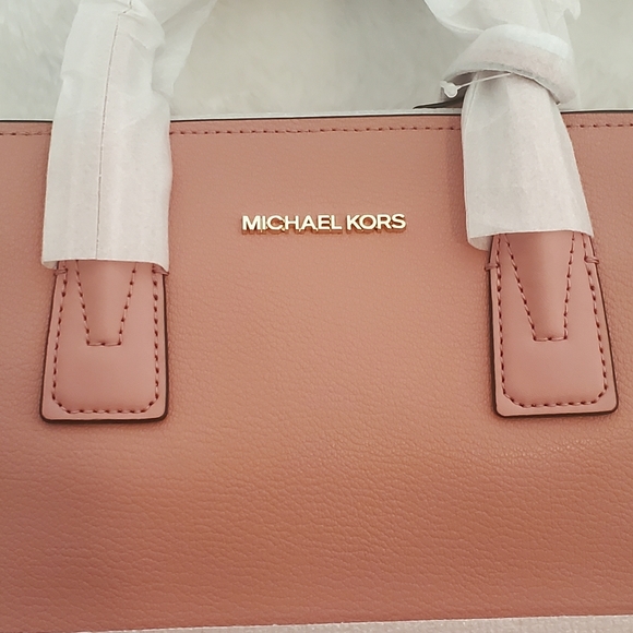 Michael Kors purse - Picture 2 of 10